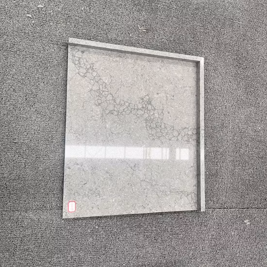 Neues Design aus Quarzstein der Betonserie mit polierter Oberfläche und grauen Quarzplatten für die Arbeitsplatte